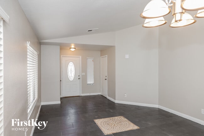 Foto del edificio - 6561 Duck Hill Springs Dr