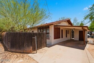 Building Photo - 930 E Coronado Rd