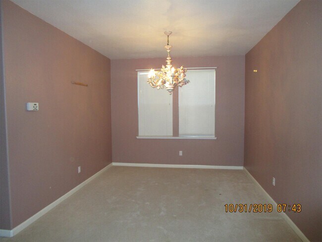 Building Photo - 5526 Ravine Ct