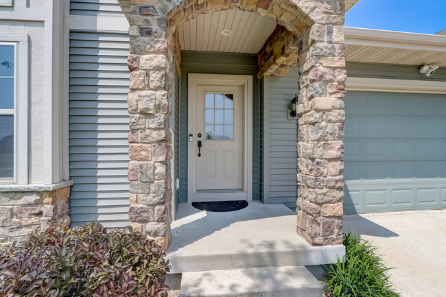 Building Photo - 330 S Legacy Way