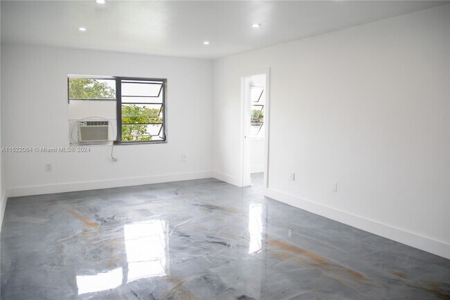 Building Photo - 251 NE 187th St