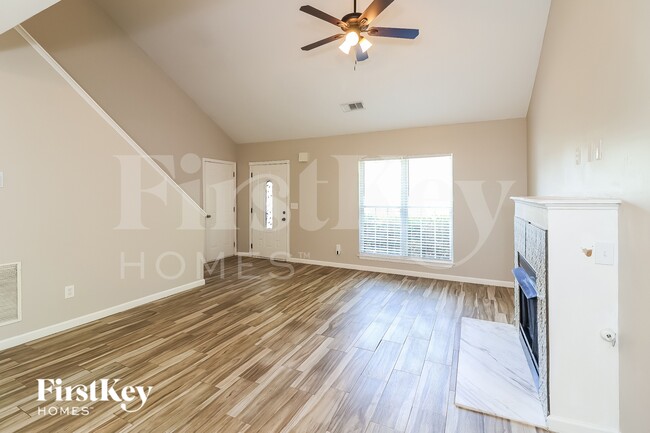 Building Photo - 306 Edge Hill Ct