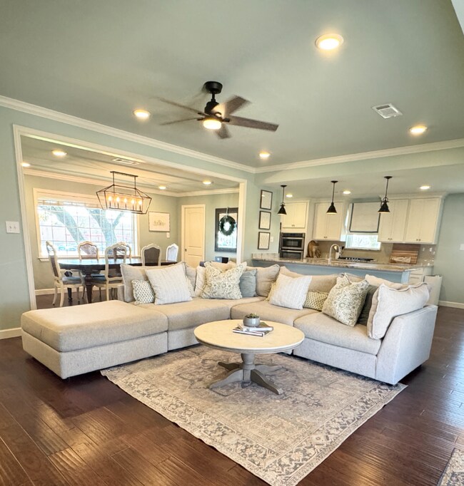 Foto del edificio - 880 Estelle Ln