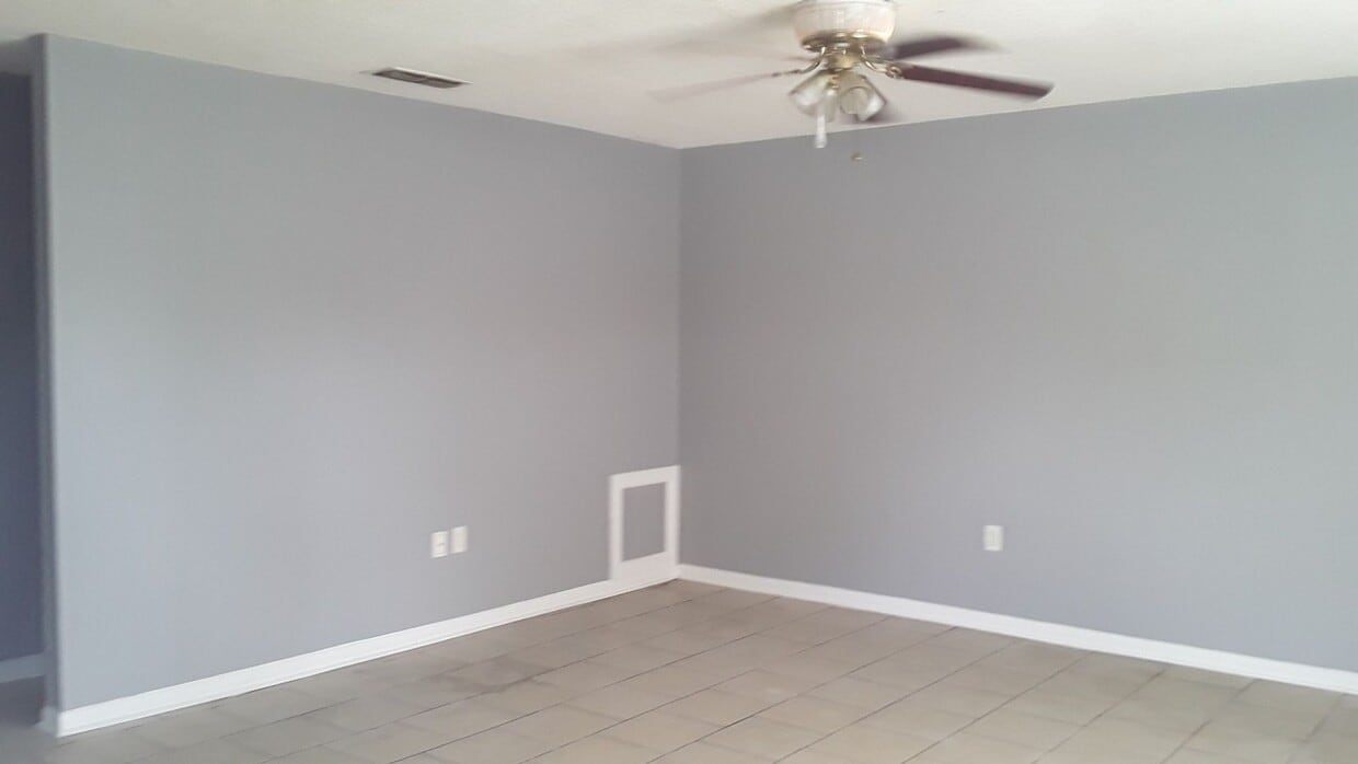 Building Photo - Three Bedroom Two Bath in the Combee Settl...