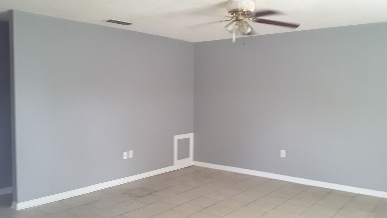 Foto del edificio - Three Bedroom Two Bath in the Combee Settl...