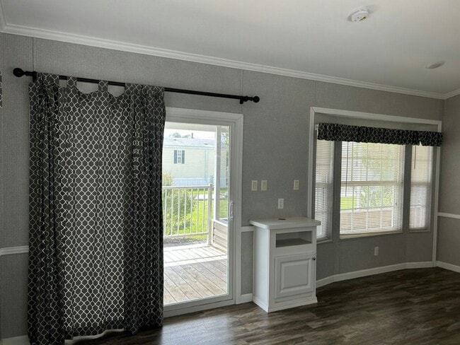 Building Photo - 6941 MacDonald Ct
