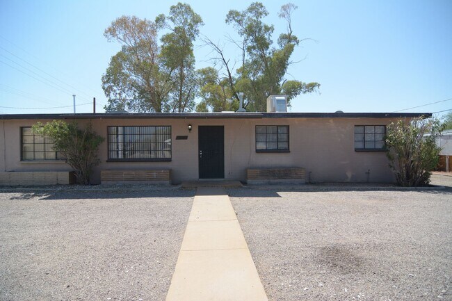 Foto del edificio - Charming 3 Bedroom 2 Bath House Plus Bonus...