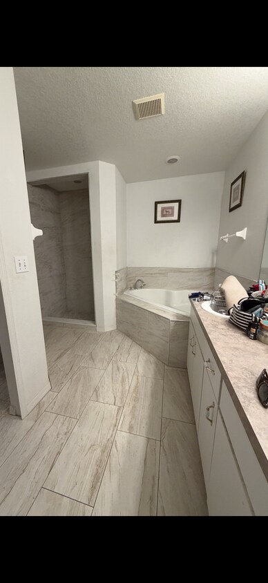 Foto del edificio - 1347 Rain Forest Ln