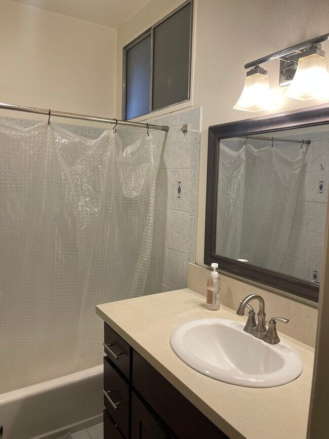 Bathroom - 1440 Veteran Ave