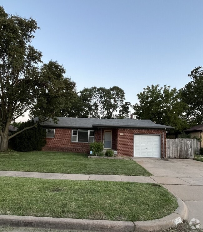 Building Photo - 8013 E Orme St