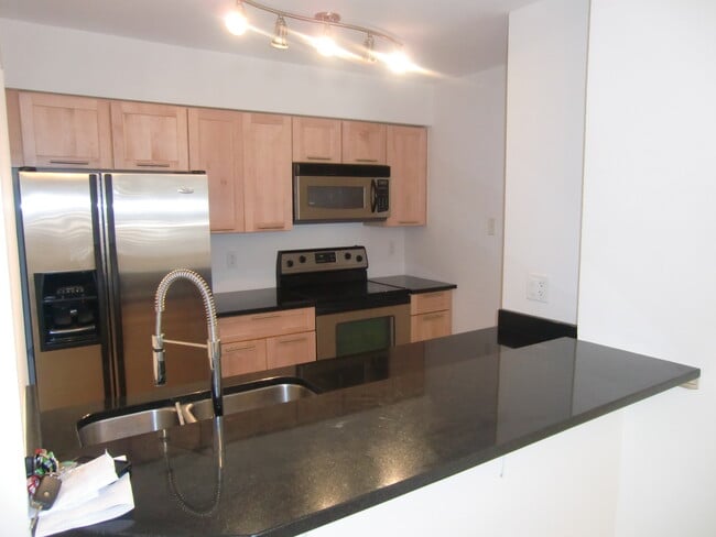 Foto del edificio - 2881 N Oakland Forest Dr