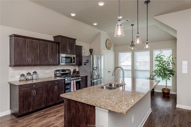 Foto del edificio - 4145 Shallow Creek Loop