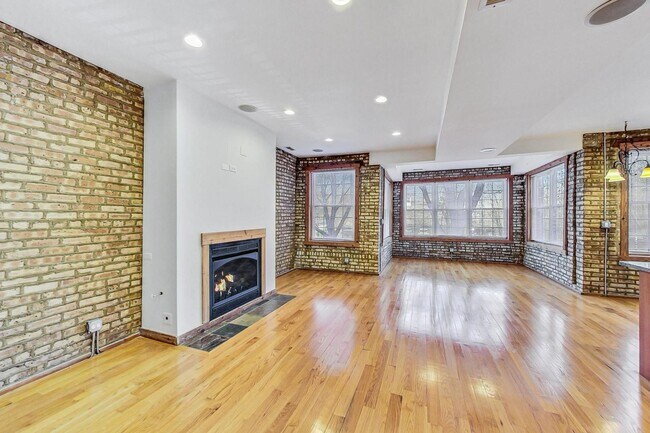 Foto del edificio - 2705 W Hirsch St