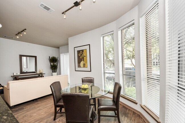 Foto del edificio - 3616 Richmond Ave.