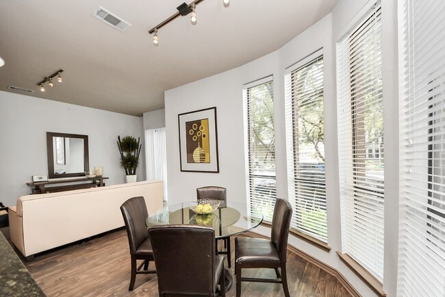 Building Photo - 3616 Richmond Ave.