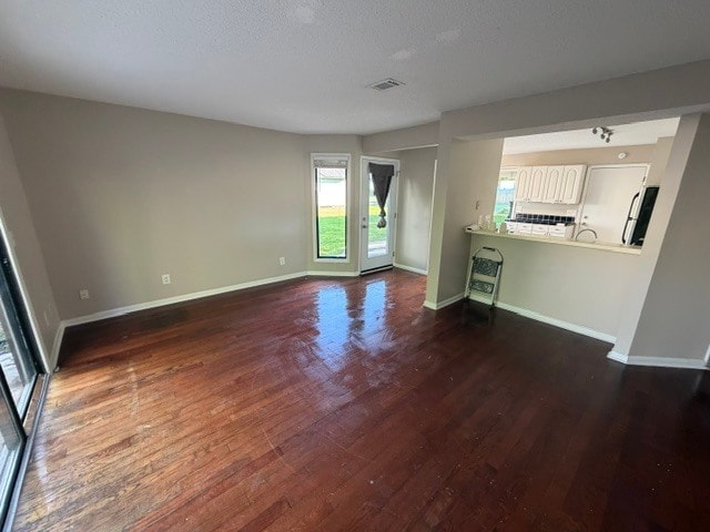 Foto del edificio - 8640 Roanoke Dr