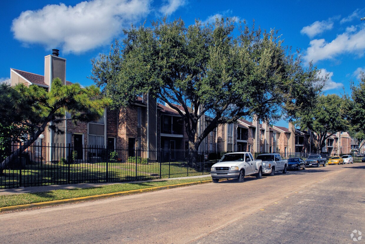 Westwood Fountains Apartments Houston, TX