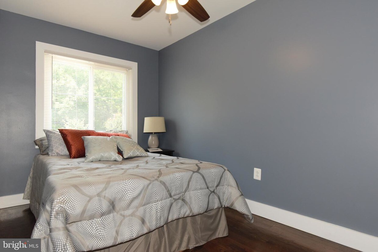 Foto principal - 4108 18th St NE