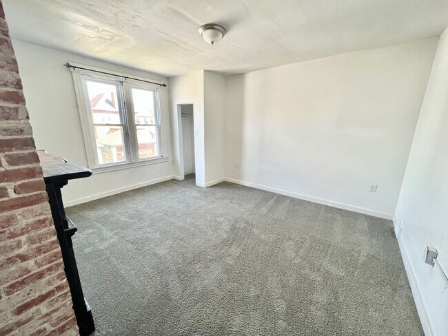 Building Photo - 3026 Glen Mawr Street