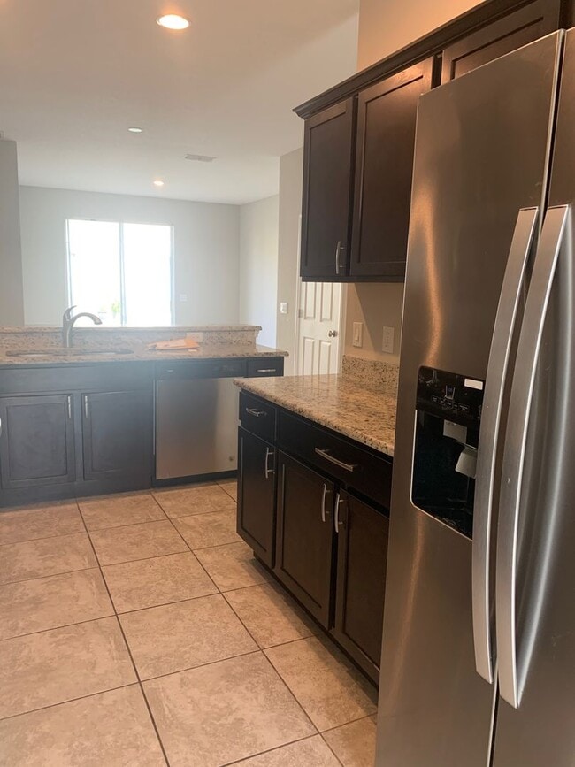 Foto del edificio - MOVE IN SPECIAL- 4/2.5 Energy Efficient Townhome in St. Cloud