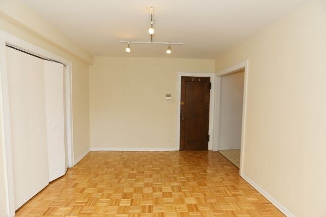 Foto del edificio - 744 W Belmont Ave