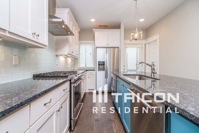 Foto del edificio - 1240 Hillwood Private Cove