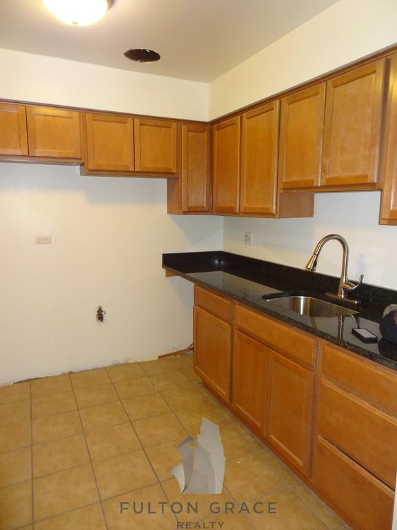 Foto del edificio - 5909 N Kenmore Ave