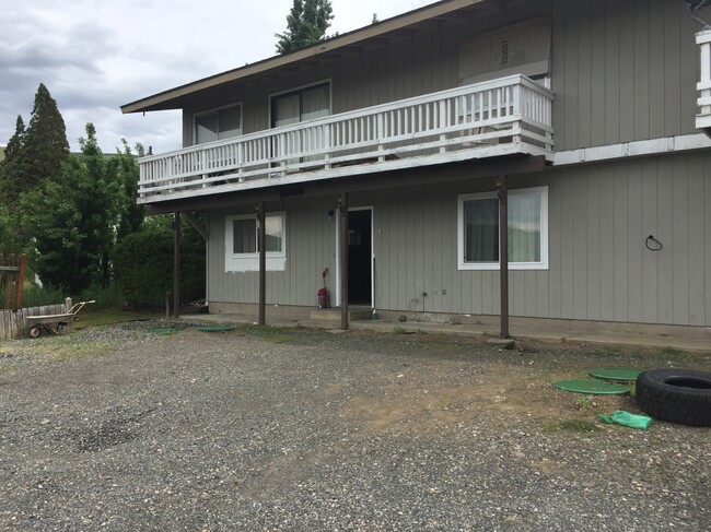 Building Photo - 404 West Klickitat ave