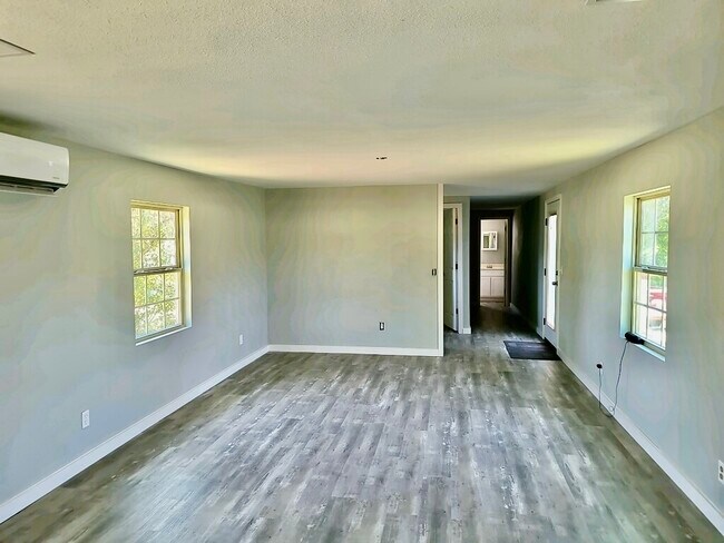 Building Photo - 211 Andre Loop