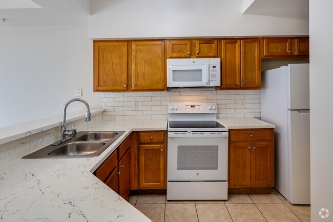 2BR, 2.5BA - 1,220SF - Kitchen - Cobblestone on The Lake Apartments