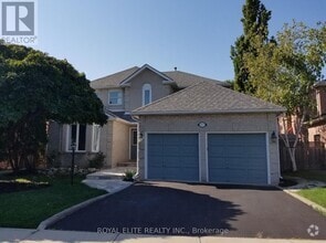 Building Photo - 2879 Arlington Dr