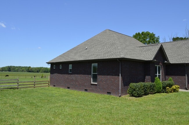 Building Photo - 2400 Port Royal Rd