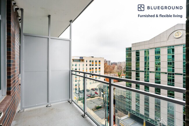 Foto del edificio - 4850 Rugby Ave