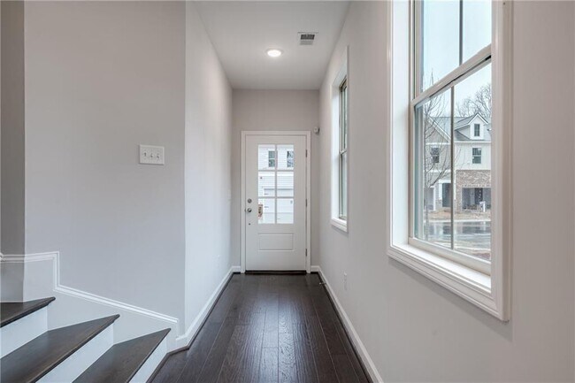 Building Photo - 1095 Lawanna Dr