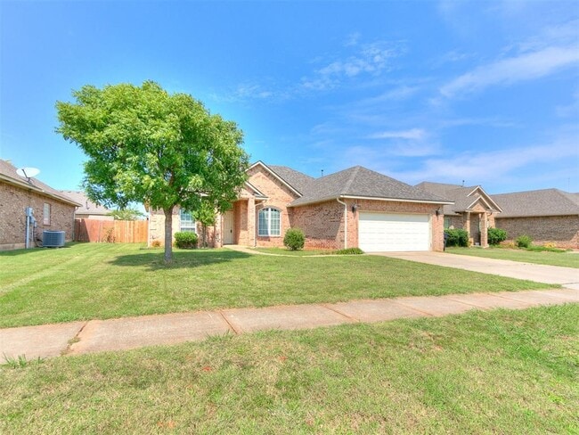 Building Photo - 929 NE 28th St