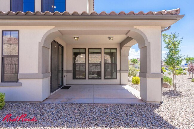 Foto del edificio - Bright and Beautiful 5 Bedroom Townhome in...