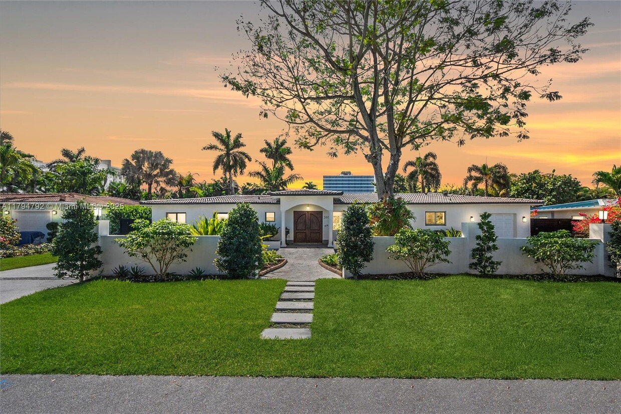 Primary Photo - 2600 Yacht Club Blvd