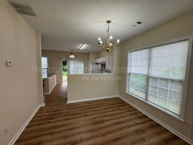 Foto del edificio - 2614 Regent Walk Dr