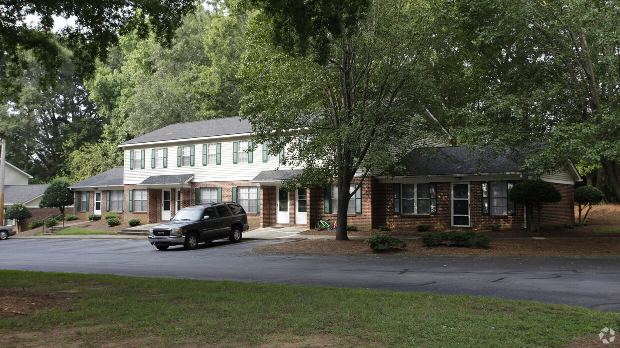 Building Photo - White Oak