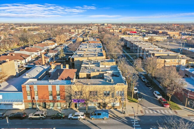 Foto del edificio - 5636 W Diversey Ave