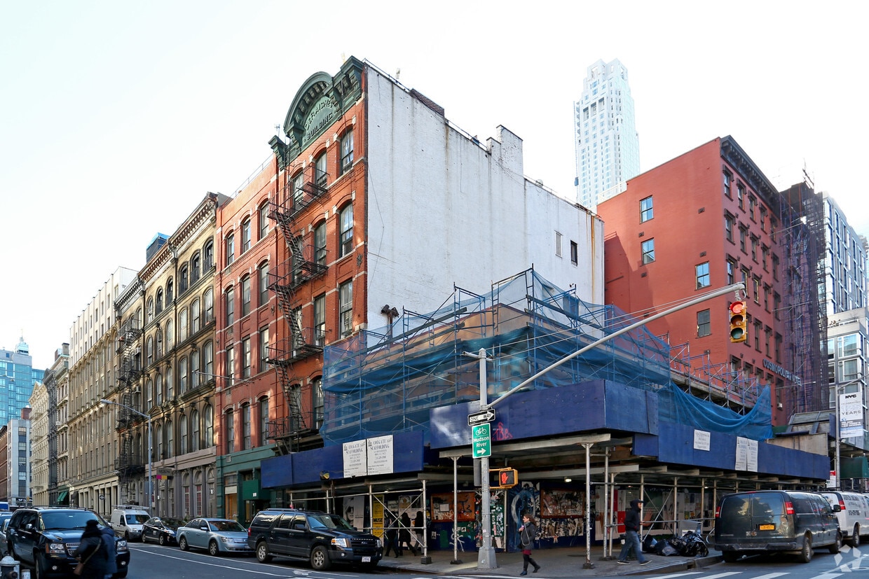 Primary Photo - 111 Reade St