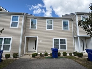 Building Photo - 730 Twisted Oak Dr NW