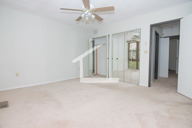 Foto del edificio - HOT ALLSTON LISTING!!!!