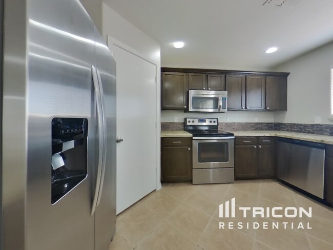 Foto del edificio - 15458 W Mercer Ln