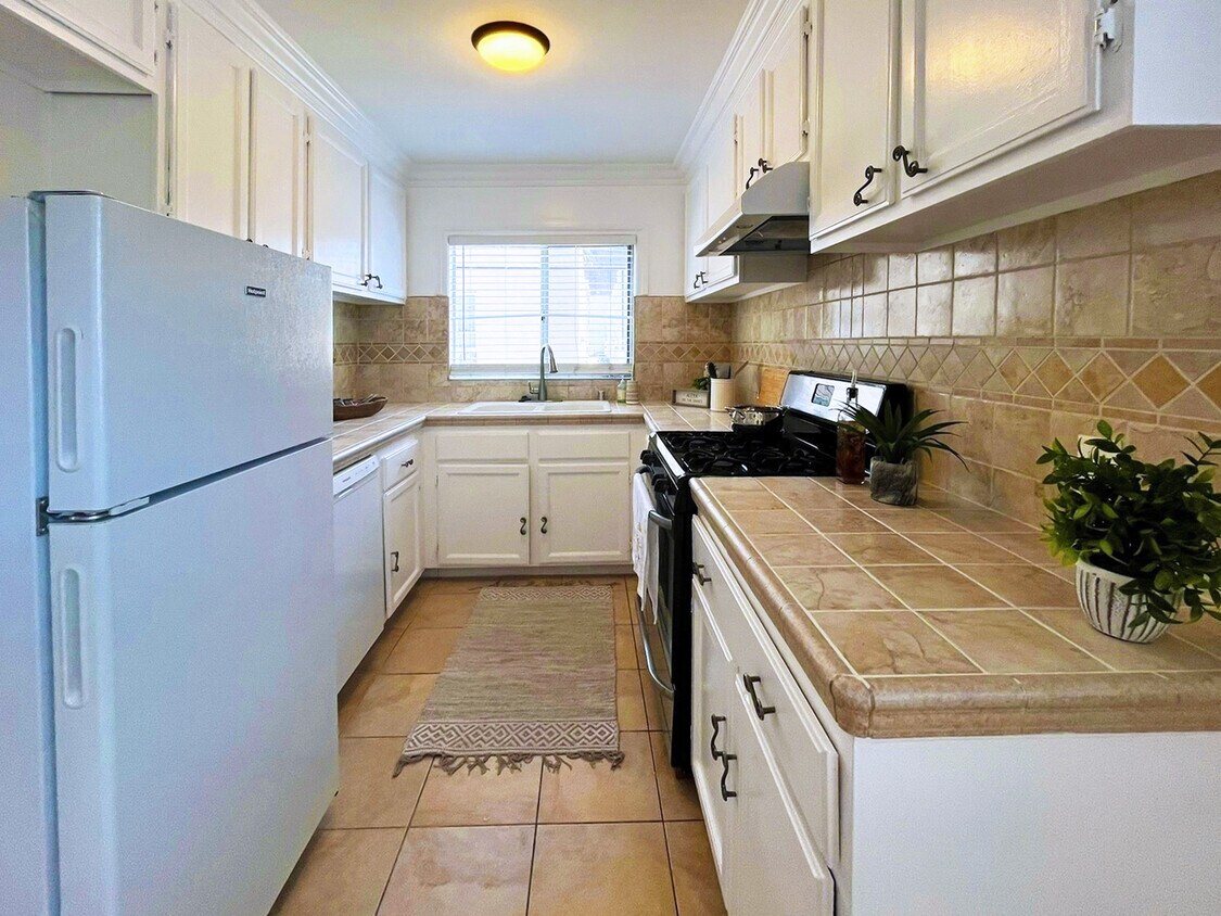 Foto principal - 216 S Gale Dr