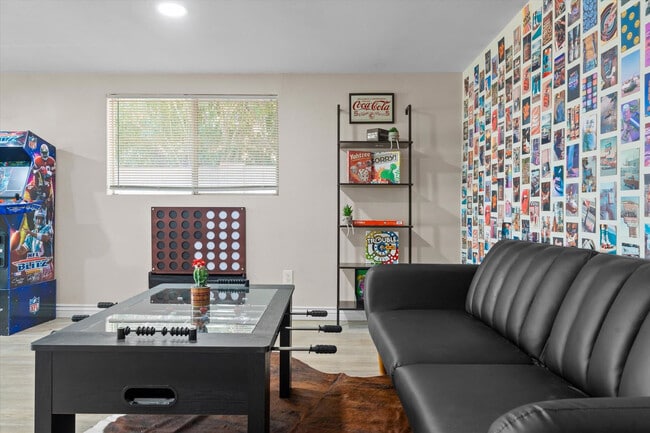 Building Photo - 5747 N 48th Ln