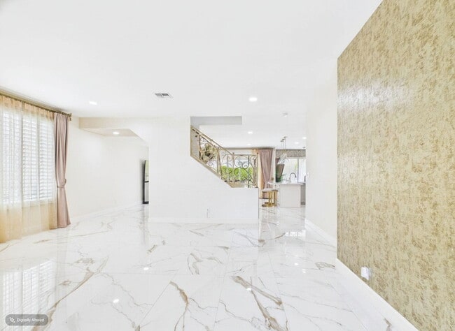 Building Photo - Luxury Awaits with Designer Details