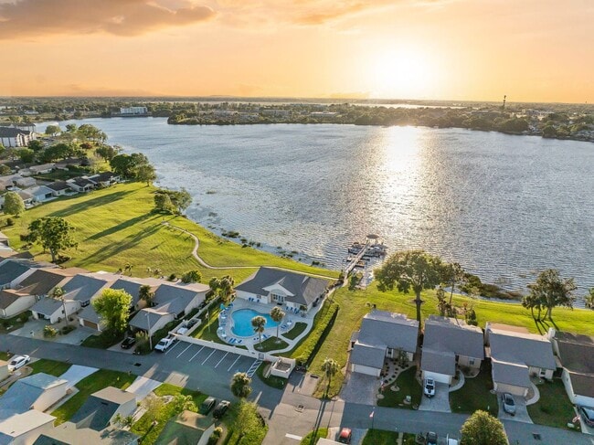 Foto del edificio - Cypress Landing - Community Pool & Lake Ac...