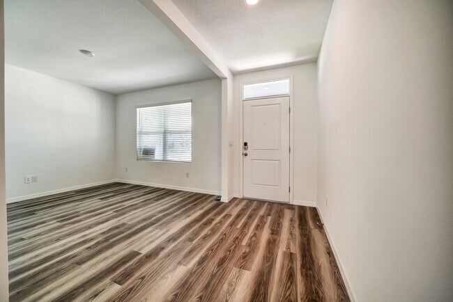 Foto del edificio - 10520 Farm Hill Ave