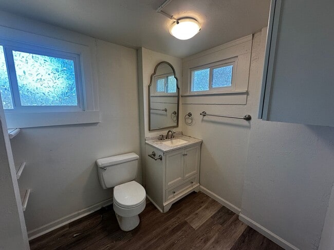 Building Photo - 3 bedroom 1 bath house